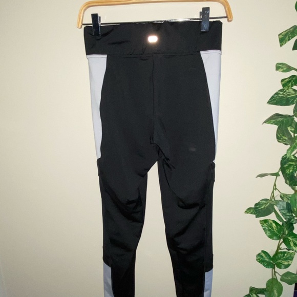 Workout leggings with mesh details - Picture 3 of 3